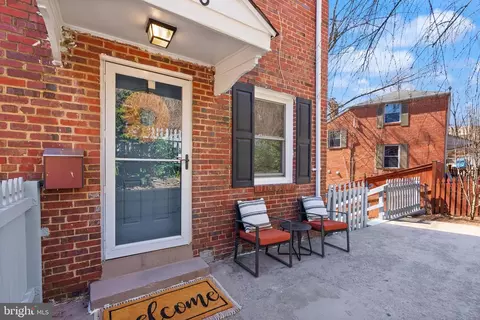 3806 Kemper Rd, Arlington, VA 22206
