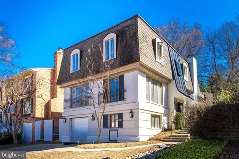 4745 Little Falls Rd, Arlington, VA 22207