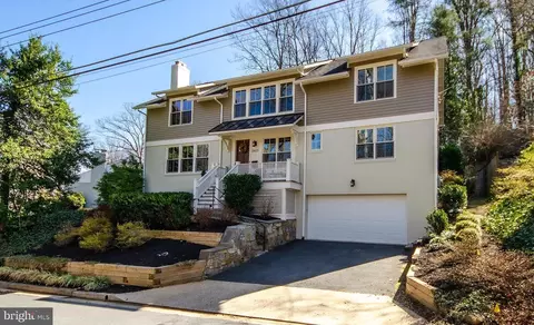 2425 N Woodrow St, Arlington, VA 22207