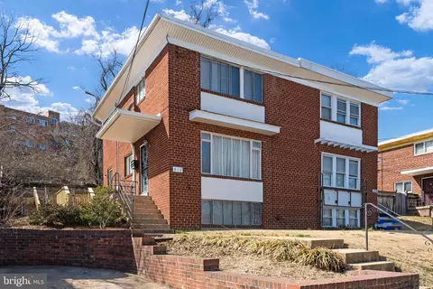 810 S Dinwiddie St, Arlington, VA 22204