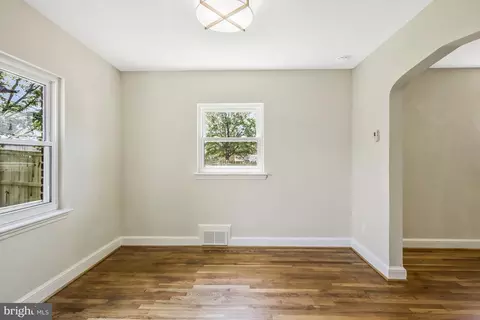Living - 925 S Orme St, Arlington, VA 22204 photo 7 of 7