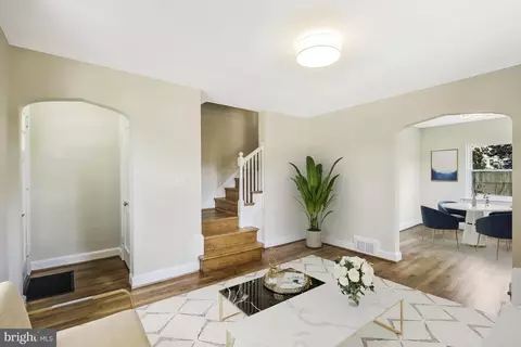 Living - 925 S Orme St, Arlington, VA 22204 photo 1 of 7