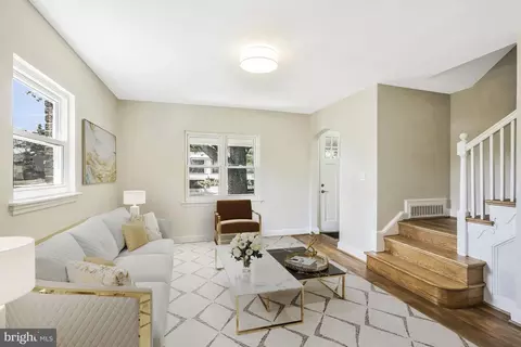 Living - 925 S Orme St, Arlington, VA 22204 photo 2 of 7