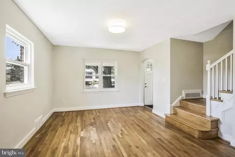 Living - 925 S Orme St, Arlington, VA 22204 photo 3 of 7