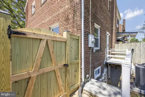 Exterior - 925 S Orme St, Arlington, VA 22204 photo 3 of 3