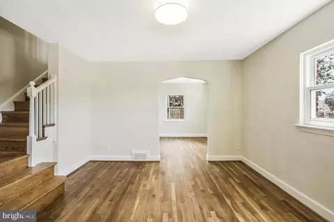 Living - 925 S Orme St, Arlington, VA 22204 photo 6 of 7