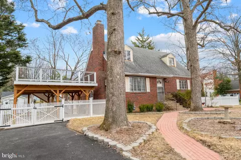 711 Buchanan S, Arlington, VA 22204