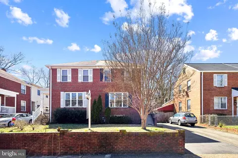 2730 S Uhle St, Arlington, VA 22206