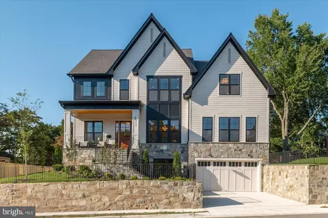4911 37th St N, Arlington, VA 22207