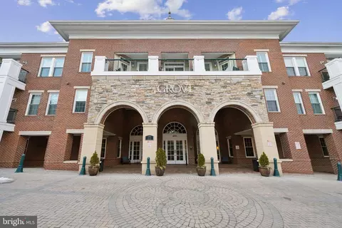 2301 25th St S #302, Arlington, VA 22206