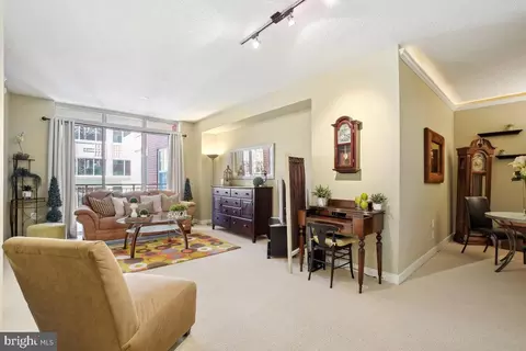 820 N Pollard St #315, Arlington, VA 22203