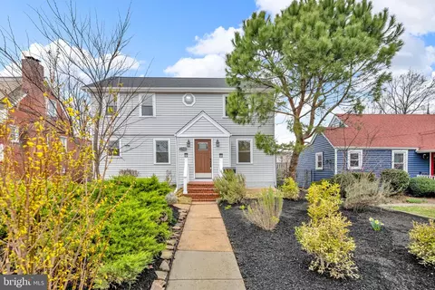 3709 8th St S, Arlington, VA 22204