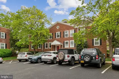 4858 28th St S #A1, Arlington, VA 22206