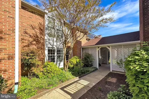 2588 E S Arlington Mill Dr, Arlington, VA 22206