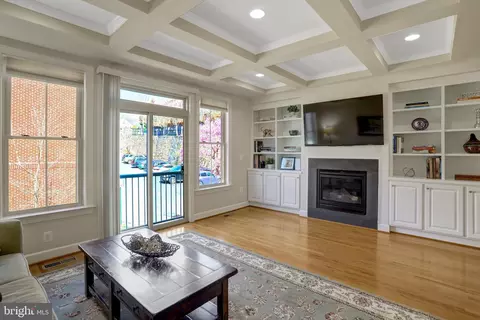 2537 S Kenmore Ct, Arlington, VA 22206
