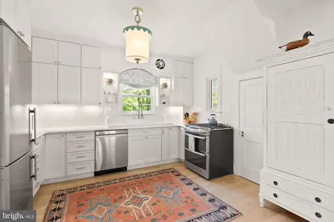 2811 Franklin Rd, Arlington, VA 22201 photo 12