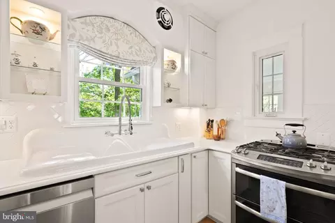 2811 Franklin Rd, Arlington, VA 22201 photo 13
