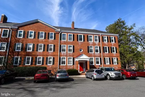 4824 29th St S #B2, Arlington, VA 22206