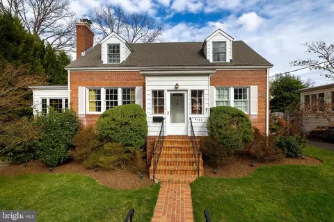 2137 N Troy St, Arlington, VA 22201