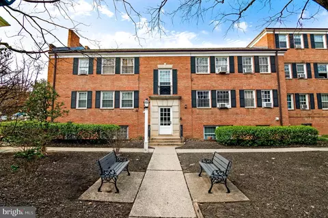 5107 10th St S #4, Arlington, VA 22204