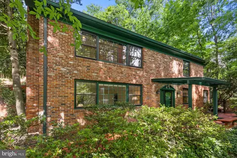 2646 S June St, Arlington, VA 22202