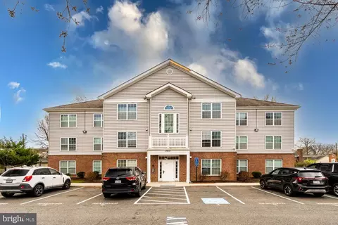 2912 17th St S #303, Arlington, VA 22204