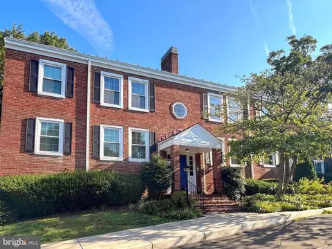 4811 29th St S #B2, Arlington, VA 22206