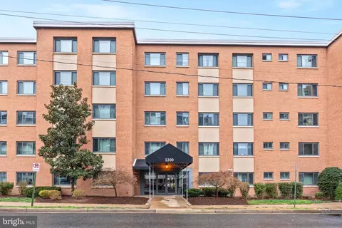 1200 S Arlington Ridge Rd #406, Arlington, VA 22202