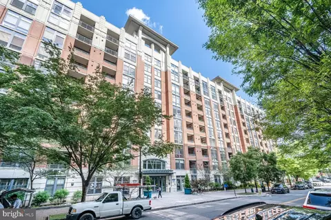 1021 N Garfield St #831, Arlington, VA 22201