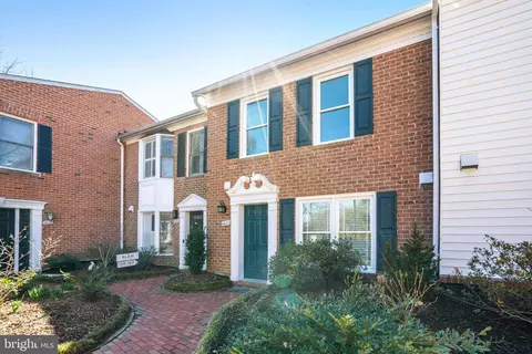 4082 Cherry Hill Rd, Arlington, VA 22207