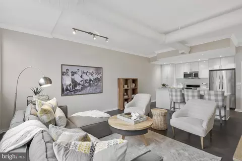 3409 Wilson Blvd #204, Arlington, VA 22201
