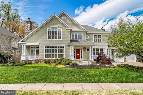 3102 N Dinwiddie St, Arlington, VA 22207