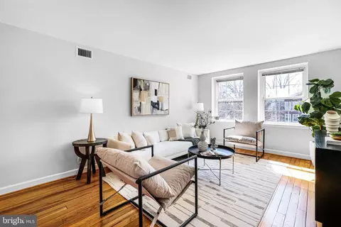 4719 29th St S #B2, Arlington, VA 22206