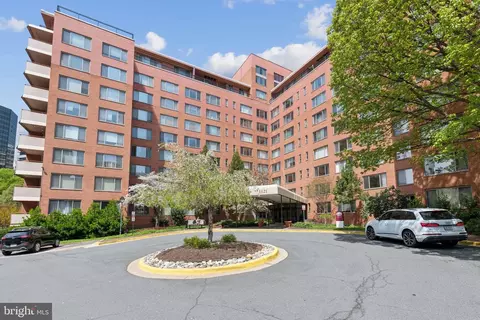 1121 Arlington Blvd #402, Arlington, VA 22209