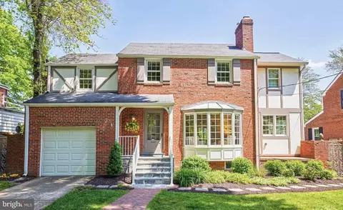 1127 N George Mason Dr, Arlington, VA 22205