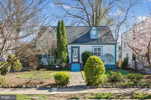 910 17th St S, Arlington, VA 22202