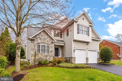2610 John Marshall Dr, Arlington, VA 22207