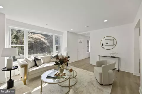 3700 Lorcom Ln, Arlington, VA 22207 photo 3