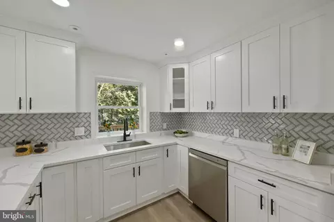 3700 Lorcom Ln, Arlington, VA 22207 photo 6