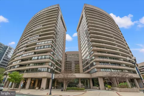 1300 Crystal Dr #1204S, Arlington, VA 22202