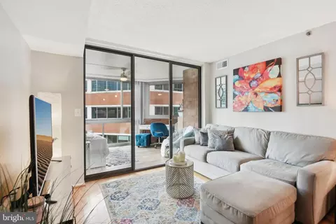 1001 N Vermont St #608, Arlington, VA 22201