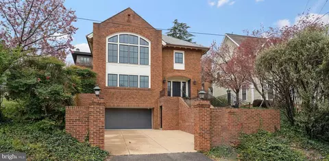 1790 S Lynn St, Arlington, VA 22202