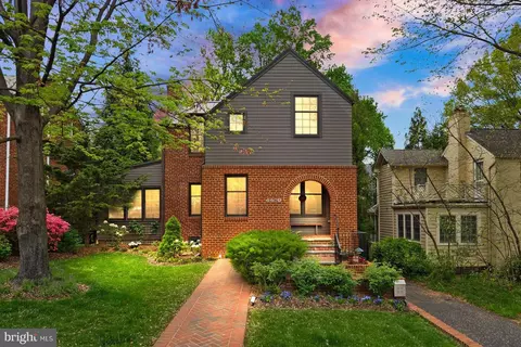 4409 17th St N, Arlington, VA 22207