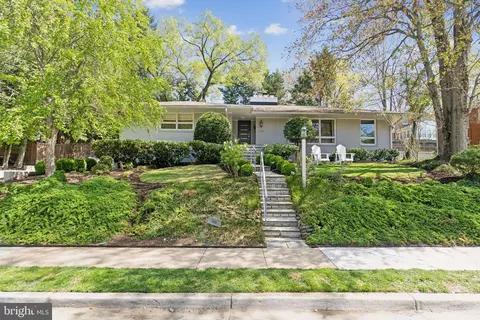4416 41st St N, Arlington, VA 22207