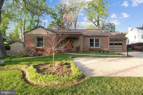 4871 Old Dominion Dr, Arlington, VA 22207