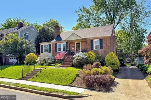 5712 18th Rd N, Arlington, VA 22205