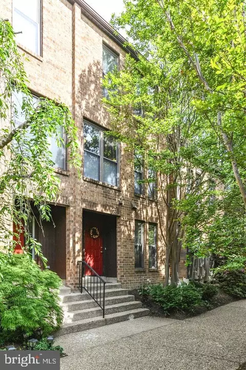 4417 7th St N, Arlington, VA 22203