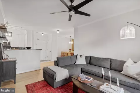 801 S Greenbrier St #214, Arlington, VA 22204