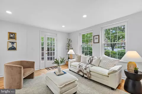 2865 S Abingdon St, Arlington, VA 22206