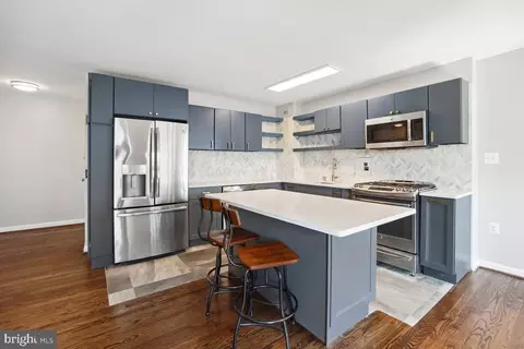 1200 S Arlington Ridge Rd #618, Arlington, VA 22202